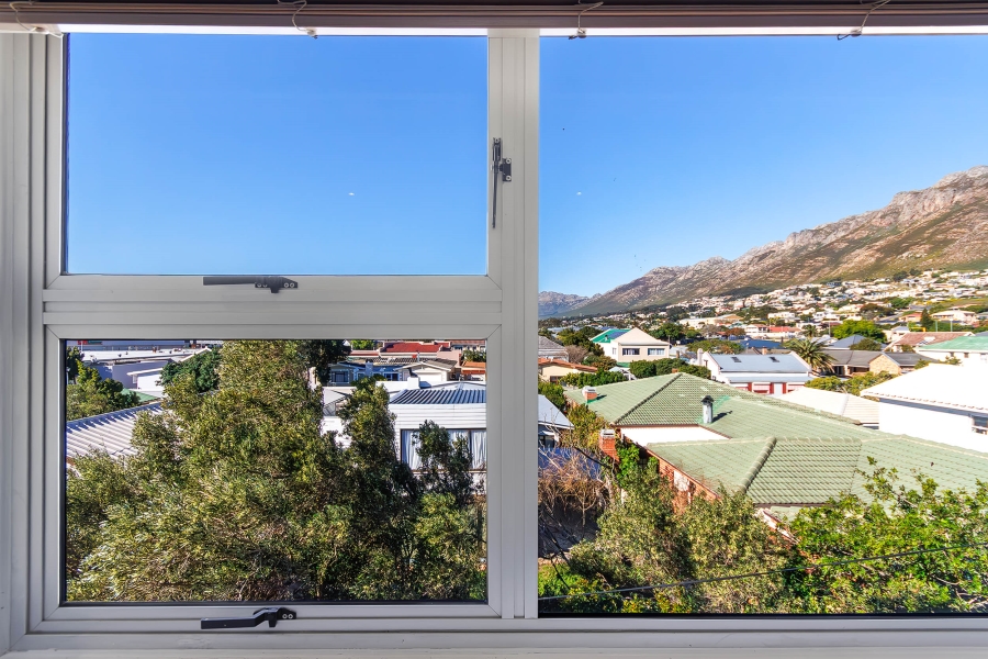 4 Bedroom Property for Sale in Gordons Bay Village Western Cape
